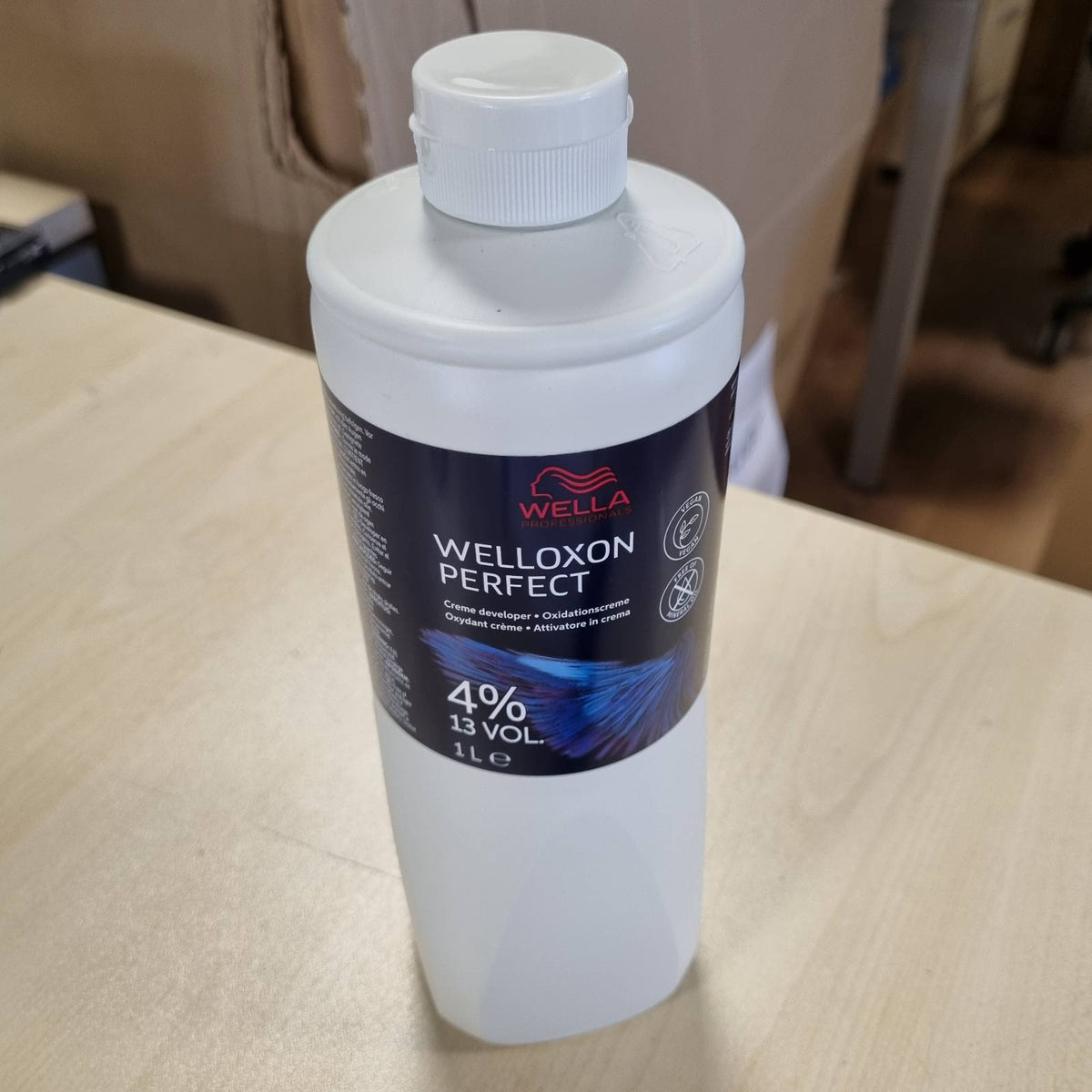 302312 - WELLA PROFESSIONALS Welloxon Perfect Developer 4% - Peroksid Hidrogjeni për Ngjyrosje Flokësh - 1L