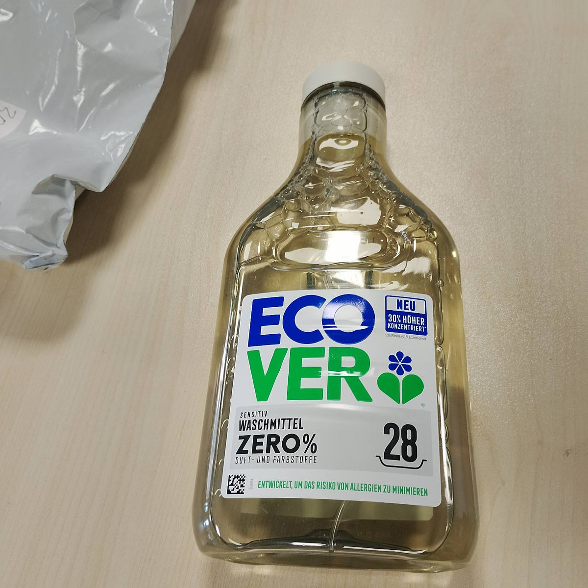 302467 - ECOVER Detergjent i lëngshëm për larje rrobash Zero, 1L, 28 larje, pastrim i butë pa aroma, 30% më i koncentruar