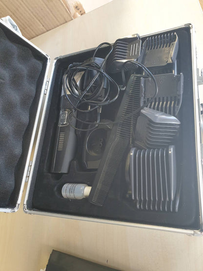 302893 - REMINGTON Makinë prerëse flokësh profesionale, tehë qeramike vetëmprehëse, 0.8-40 mm, Set prerësish flokësh HC5811, 10 krehëra, funksionim me rrjet/bateri