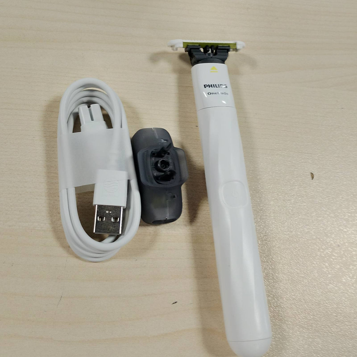 302940 - PHILIPS OneBlade Intimate - Makinë rroje dhe prerëse elektrike për gra dhe burra, 2 tehe SkinProtect, 1 aksesor prerës 3 mm, QP1924/30, e bardhë