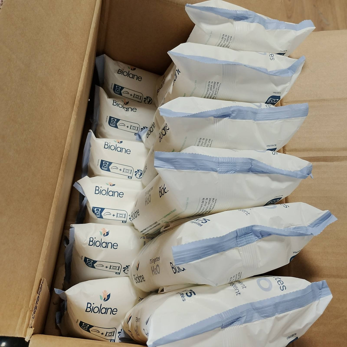 302965 - BIOLANE Peceta për foshnje me ujë, 900 peceta, Pako me 12 x 75