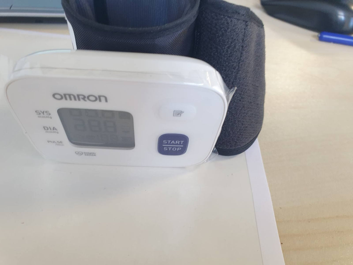 303019 - OMRON Monitor dixhital i tensionit të gjakut për kyçin e dorës RS1, i validuar klinikisht