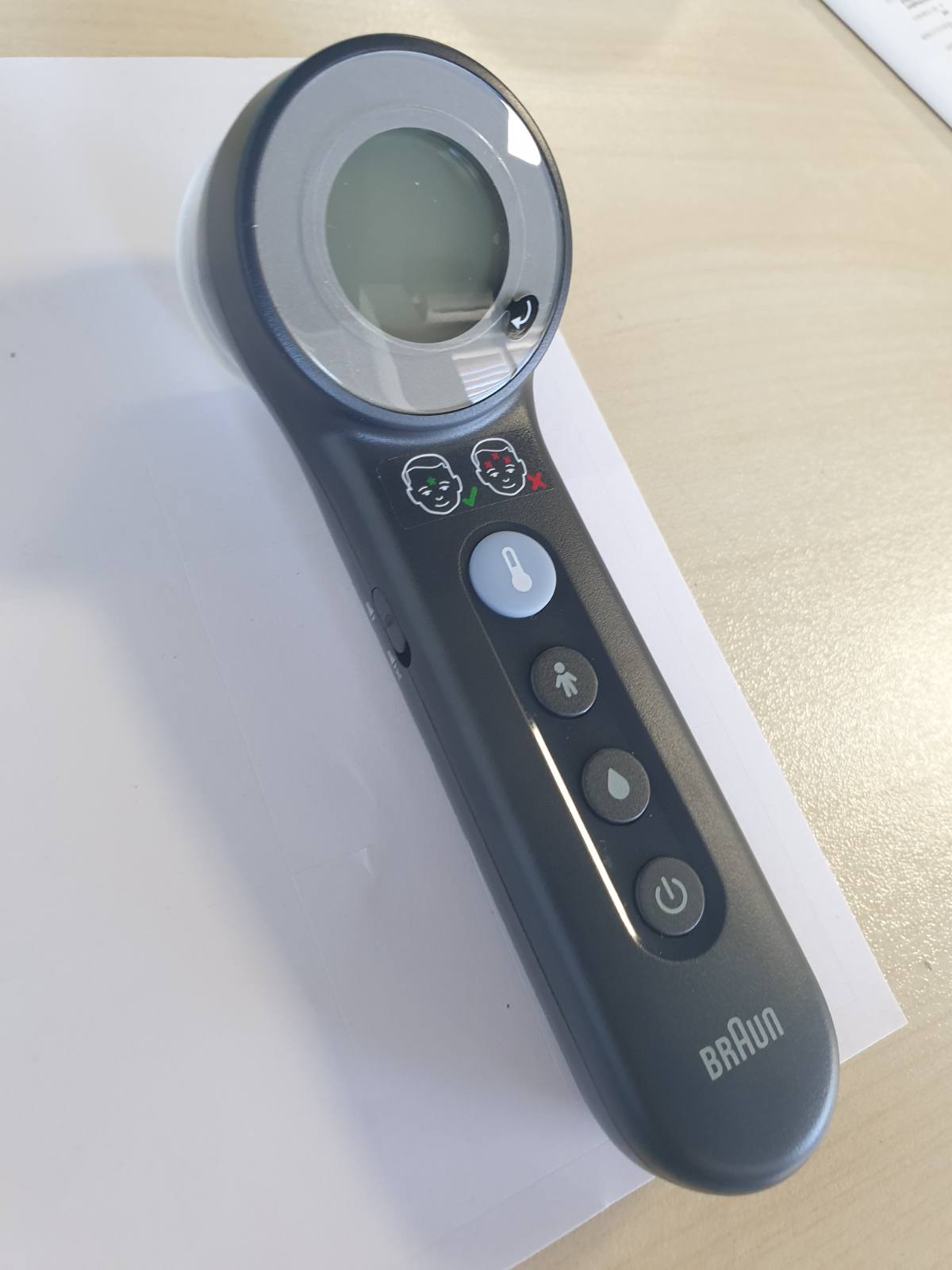 303064 - BRAUN Termometër ballit pa kontakt Sensian 7, Teknologjia Age Precision, 3-në-1, Ekran dixhital me kod ngjyrash, I përshtatshëm për foshnje dhe fëmijë, BNT400