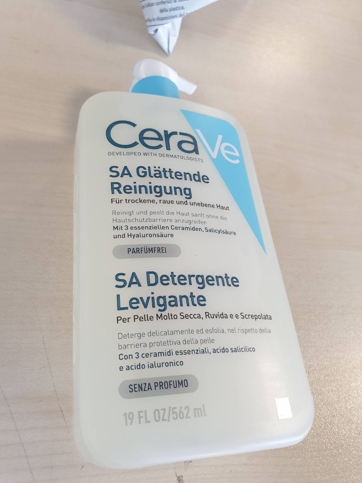 303255 - CERAVE SA - Pastrues Zbutës për Fytyrën dhe Trupin, 562 ml, me acid hialuronik dhe 3 ceramide