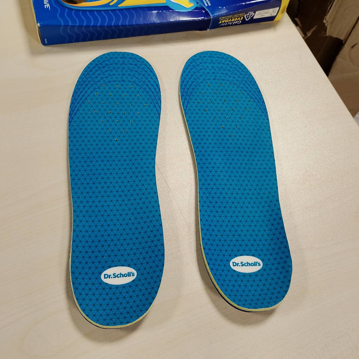 303729 - SCHOLL Sholla GelActiv Everyday për meshkuj, madhësitë 40-46.5, mbushje me shkumë memorieje dhe teknologji GelWave për rehati maksimale