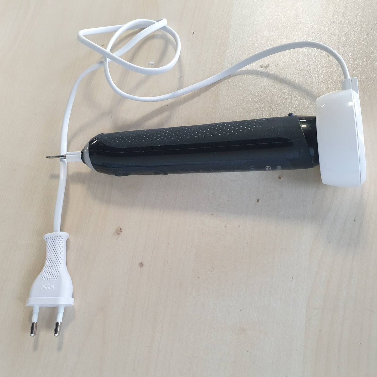 305701 - ORAL-B Furçë dhëmbësh elektrike Genius X me inteligjencë artificiale dhe njohje të teknikës së larjes, kontroll vizual të presionit, 6 mënyra larjeje duke përfshirë ndjeshmërinë, kohëmatës, të zezë