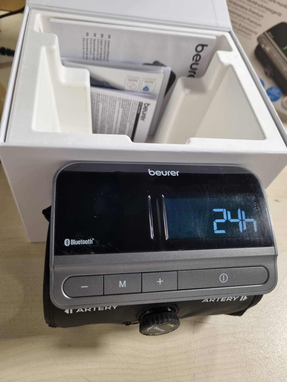 305727 - BEURER BM 81 easyLock, monitor tensioni të gjakut për krahun e sipërm, manshetë pa kabllo.