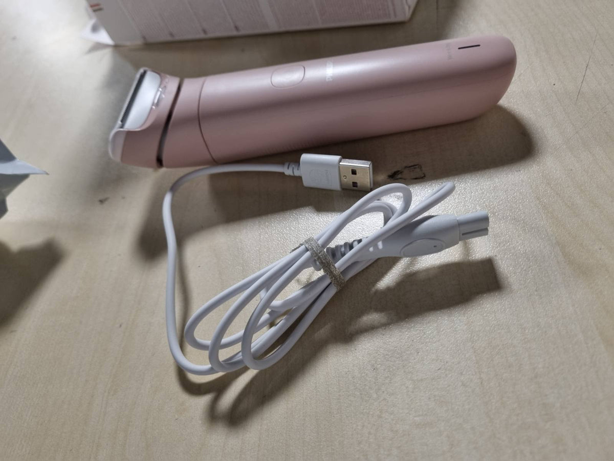 305811 - PHILIPS Lady Shaver Series 8000, pa tel, për lagësht dhe thatë, 3 tehe, kokë fleksibile, dritë LED, 100 minuta, BRL129/00