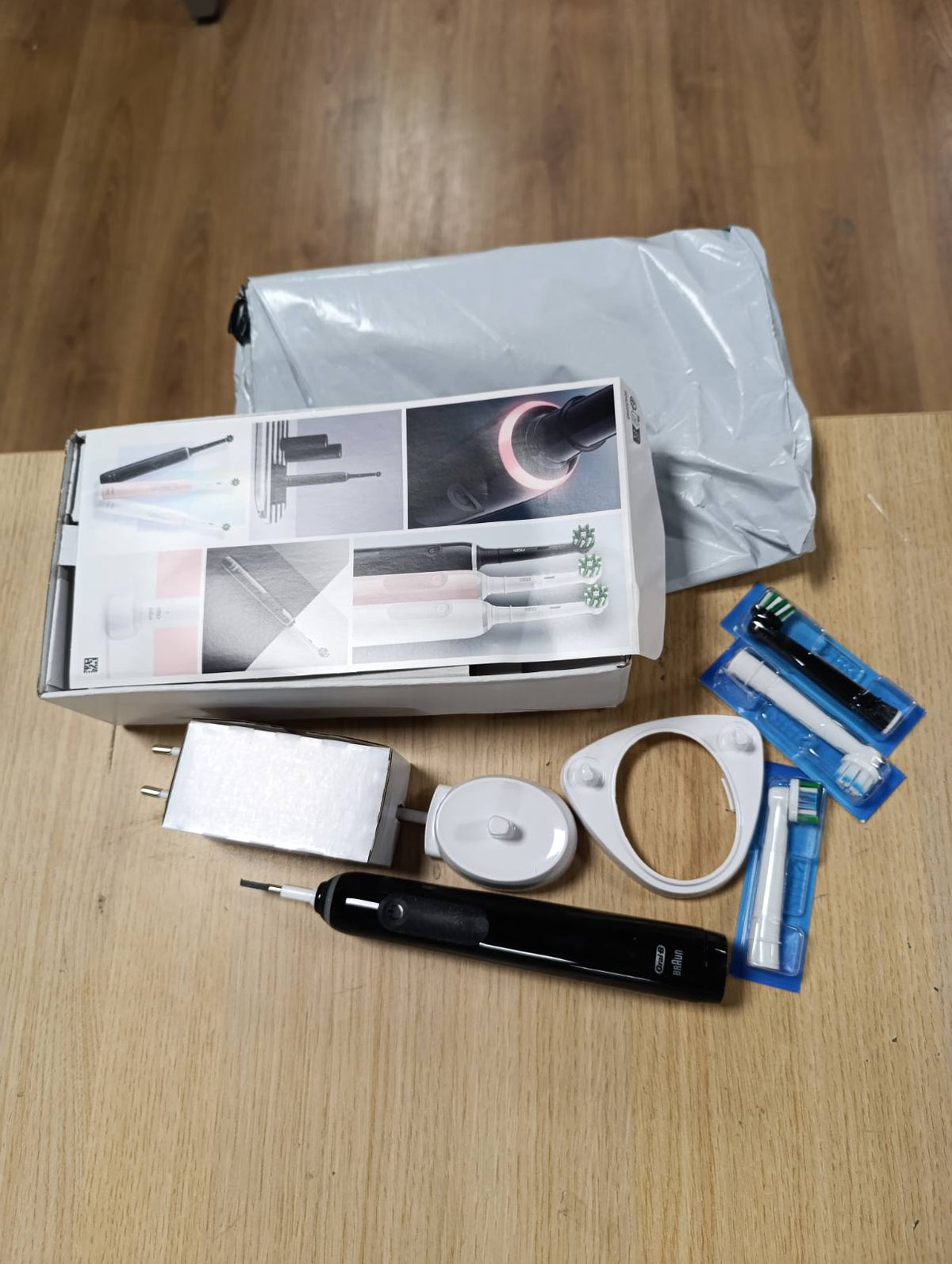 305855 - ORAL-B Furçë dhëmbësh elektrike Pro Series 3, 3 koka furçe, 3 mënyra pastrimi, e zezë