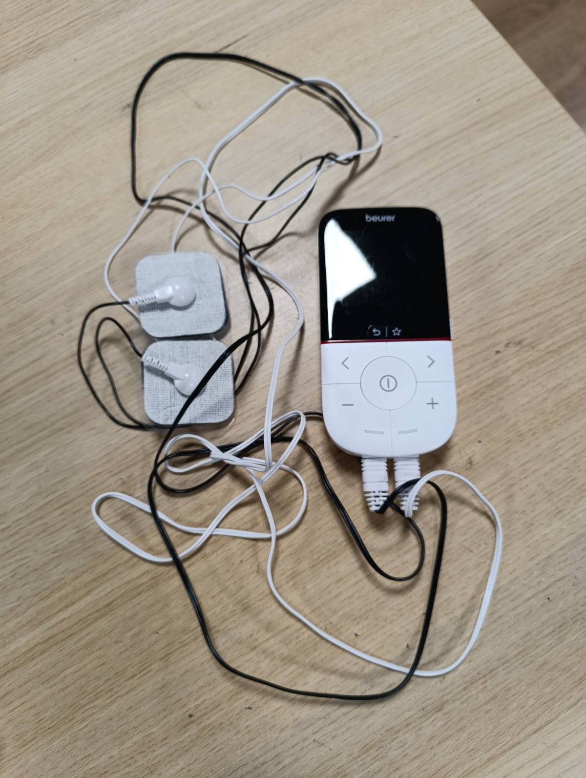 305951 - BEURER EM 56 Digital TENS/EMS, pajisje elektroterapie 3-në-1 për lehtësimin e dhimbjes, 22 programe, 4 elektroda