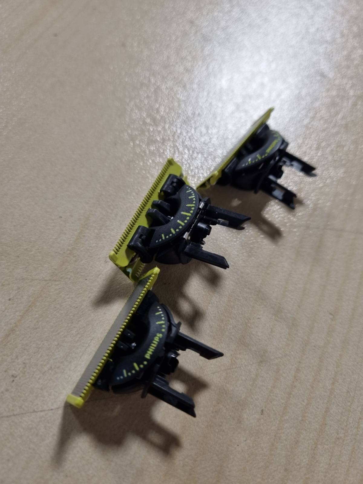 305975 - PHILIPS OneBlade 360 - Tehe zëvendësuese origjinale për makinën elektrike të rrojës/krasitjes OneBlade, 3 x 360 tehe, modeli QP430/60
