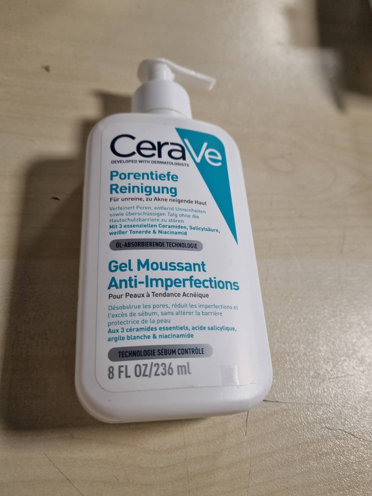 306723 - CERAVE Xhel pastrues me shkumë për pastrimin e thellë të poreve me acid salicilik për fytyrën, për lëkurë me njolla dhe të prirur ndaj akneve, 236 ml
