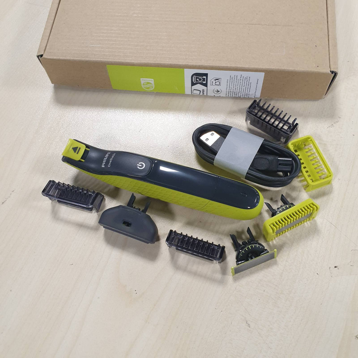 307245 - PHILIPS Prerës elektrik OneBlade 360 për mjekër, fytyrë dhe trup, 3 tehe 360, 3 krehër (1, 3, 5 mm), QP2824/31