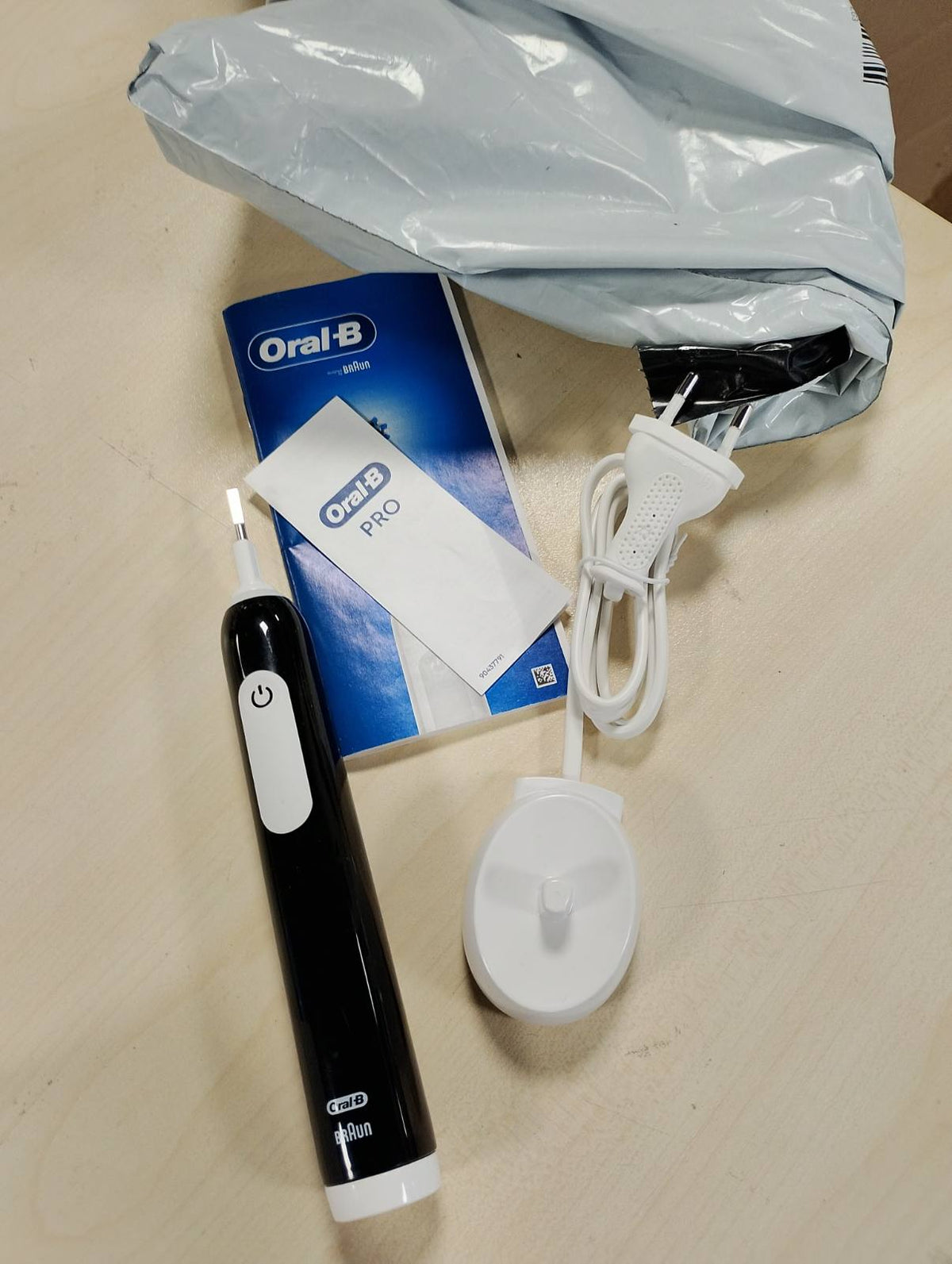 307276 - ORAL-B Furçë dhëmbësh elektrike Pro Series 1, e zezë