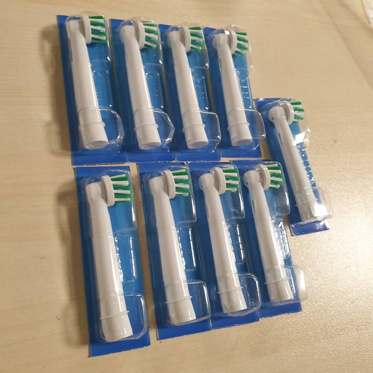 307340 - ORAL-B Koka Furçash Zëvendësuese Pro CrossAction për Furça Dhëmbësh Elektrike, 10 copë, Pastrim Superior i Dhëmbëve, Paketim i Përshtatshëm për Kuti Postare