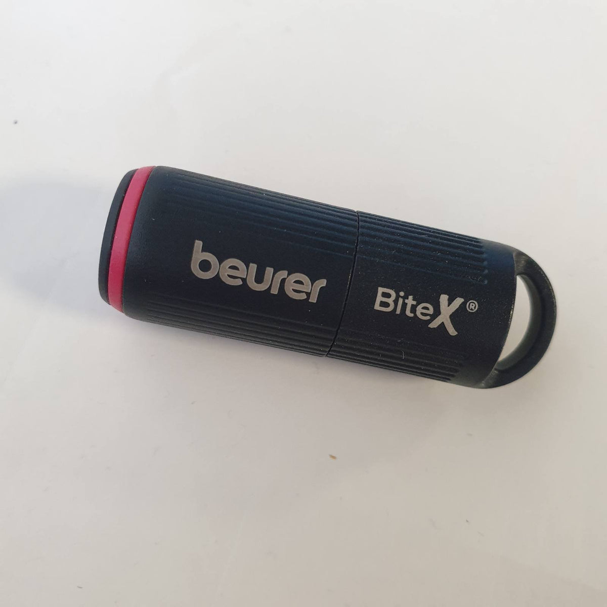 307665 - BEURER Shërues Elektrik i Pickimeve të Insekteve BiteX Go Deep i Zi për Telefona të Lehtë, Stilolaps Ngrohës për Pickimet e Mushkonjave për të Lehtësuar Kruarjen dhe ënjtjen me Nxehtësi, për Android dhe iPhone (USB-C)