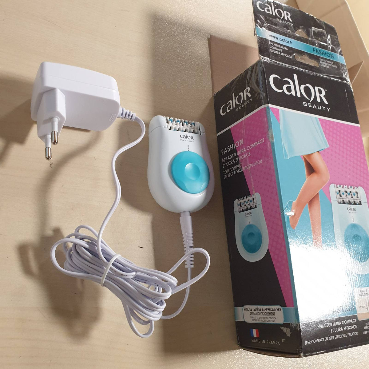 307713 - CALOR Depilator Elektrik Kompakt i Modës me 24 Piskatore Precize