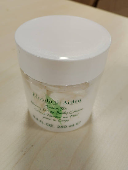 307976 - ELIZABETH ARDEN Pika Mjalti me Çaj të Gjelbër, Krem Trupi, Rigjallëron dhe Hidraton Lëkurën, 250ml