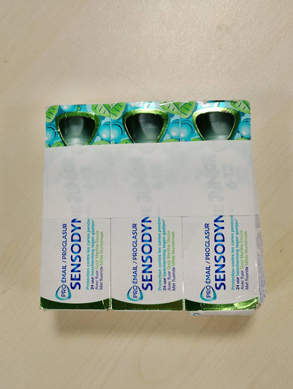 307989 - SENSODYNE Pastë dhëmbësh Pro-Enamel Junior për fëmijë - Mosha 6-12 vjeç - Mbrojtje 24-orëshe nga kariesi - Forcon butësisht smaltin - Shije e butë menteje - Pako me 3 x 50ml