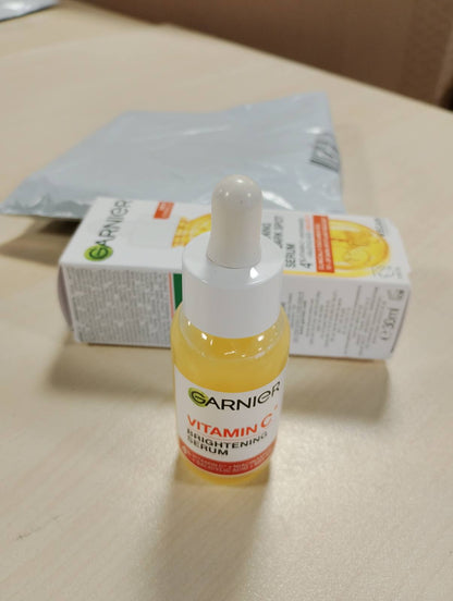 308159 - GARNIER Serum SkinActive kundër njollave të errëta, 30 ml, me vitaminë C dhe niacinamide, për të gjitha llojet e lëkurës