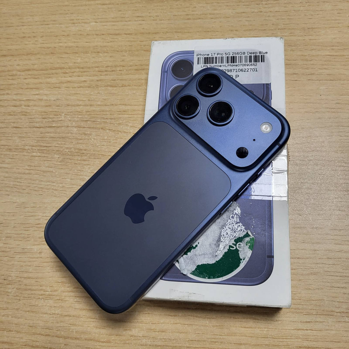 308480 - APPLE iPhone 17 Pro 512GB, ekran 6.3" ProMotion deri në 120Hz, çip A19 Pro, jetëgjatësi e jashtëzakonshme e baterisë, sistem kamerash Pro Fusion, blu e thellë