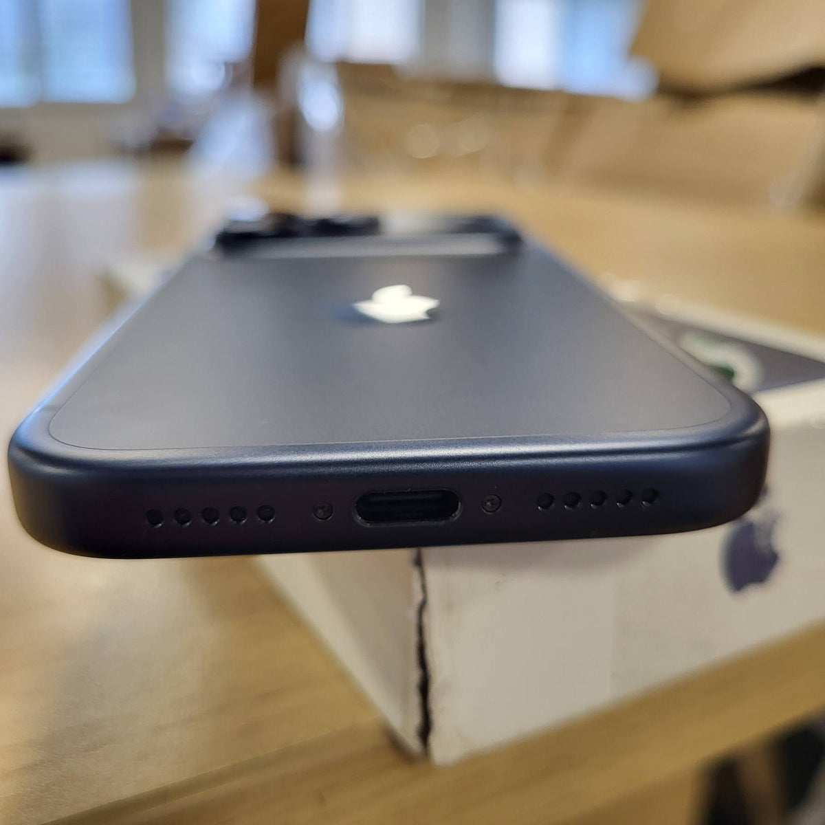 308480 - APPLE iPhone 17 Pro 512GB, ekran 6.3" ProMotion deri në 120Hz, çip A19 Pro, jetëgjatësi e jashtëzakonshme e baterisë, sistem kamerash Pro Fusion, blu e thellë