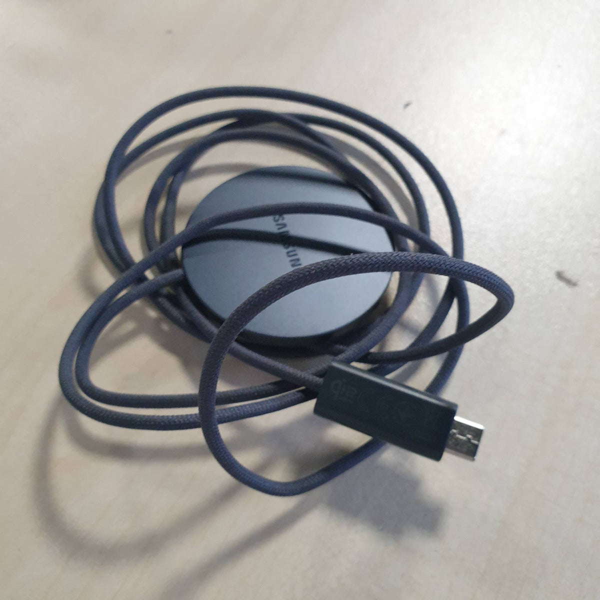 308971 - Samsung Karikues magnetik pa tel 25 vat EP-P2900B për telefona inteligjentë dhe kuti karikimi të përputhshme, mbështetje Qi2, e zezë