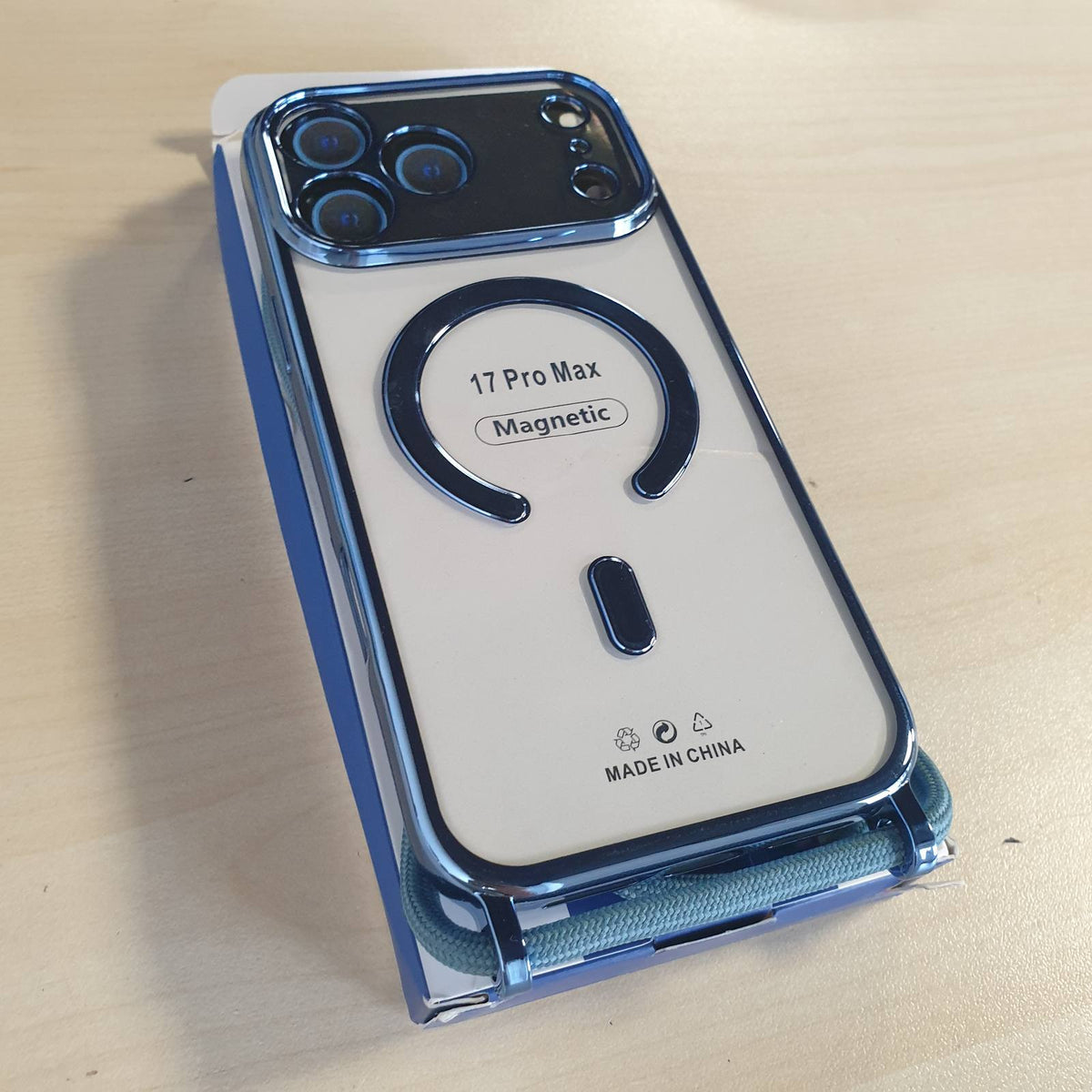 309129 - Mbështjellëse Ethanger për iPhone 17 Pro Max me kordon + 2 mbrojtëse ekrani prej qelqi të temperuar, blu