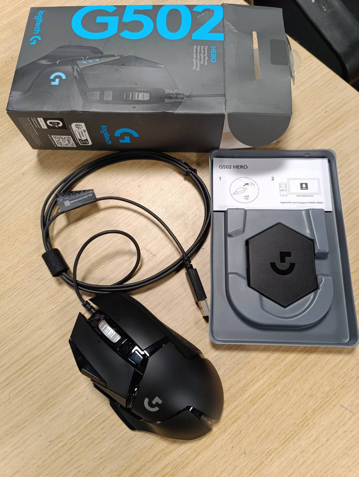 309668 - Logitech G G502 HERO Maus lojërash me tela, sensor lojërash HERO 25K, 25,600 DPI, RGB, peshë e rregullueshme, 11 butona të programueshëm, memorie e integruar, PC/Mac - i zi