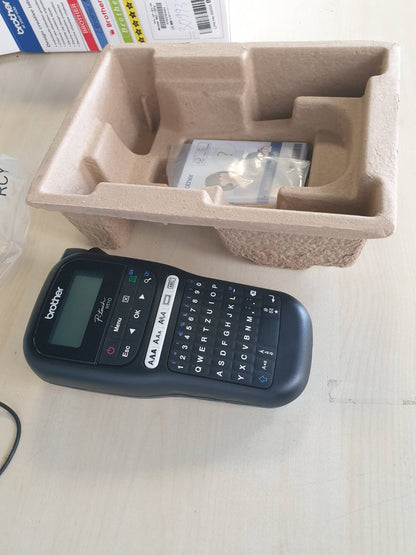 309931 - BROTHER Printer Etiketash Monokrom PT-H110, për shirita TZe me gjerësi 3.5 deri në 12 mm, shpejtësi printimi deri në 20 mm/sek