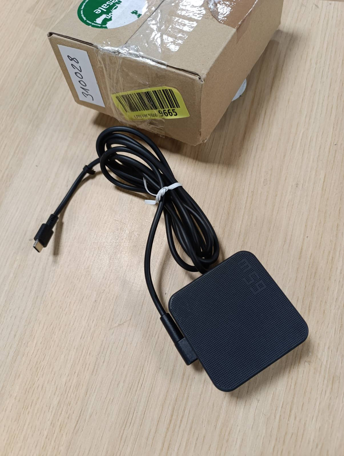 310028 - ACEMAGIC Furnizim me energji karikuesi 19V 65W për AM06 Pro AX16 Pro AOC MX16 AM06 AOOSTAR MN57 AMD Ryzen 7 5700U Mini PC (Jo 20V, Jo 90W)