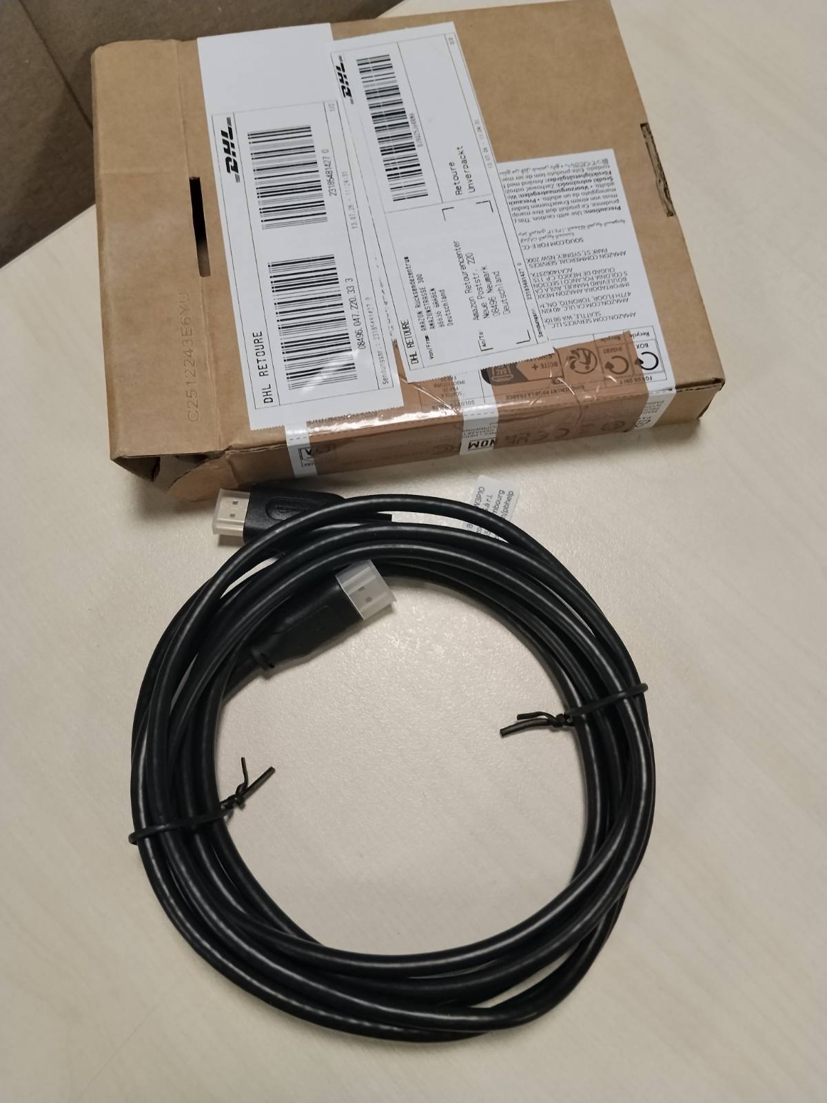 310371 - AMAZONBASICS Kabllo DisplayPort në HDMI, 3.04 m (10 ft), lidhës të veshur me ar
