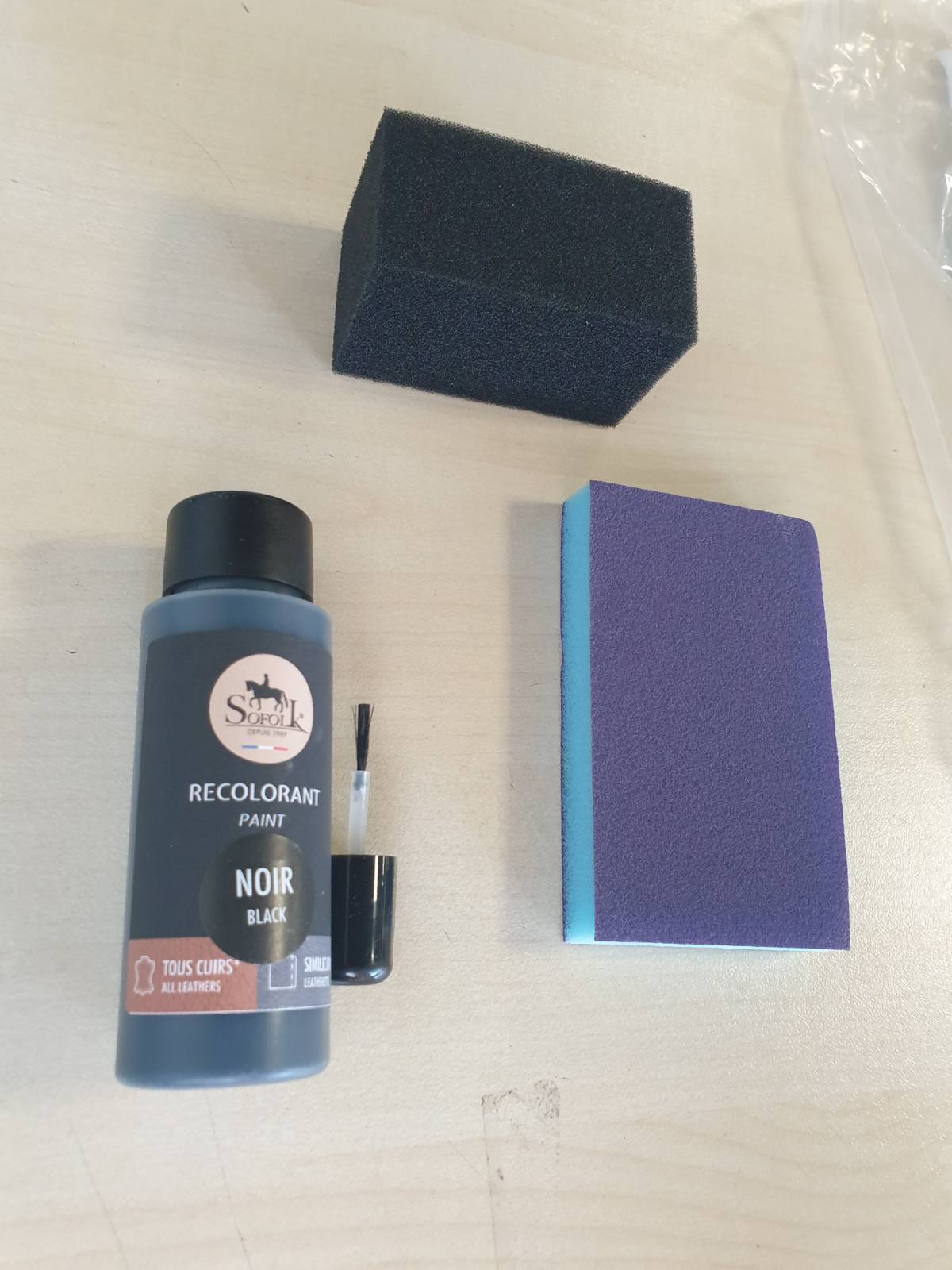 310427 - SOFOLK Kit për Rregullim Lëkure - Ngjyrues për lëkurë të dëmtuar, 60ml - E zezë