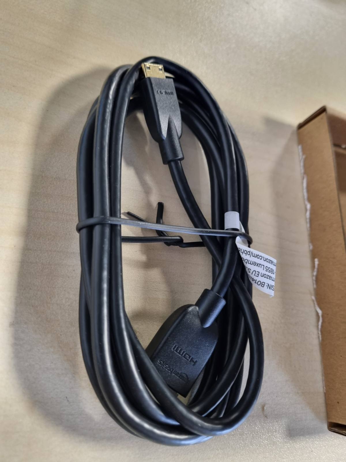 310608 - AMAZON BASICS KABLLO ME SHPEJTËSI TË LARTË MINI-HDMI (BURIM) NË HDMI, 1.8 M, E ZEZË