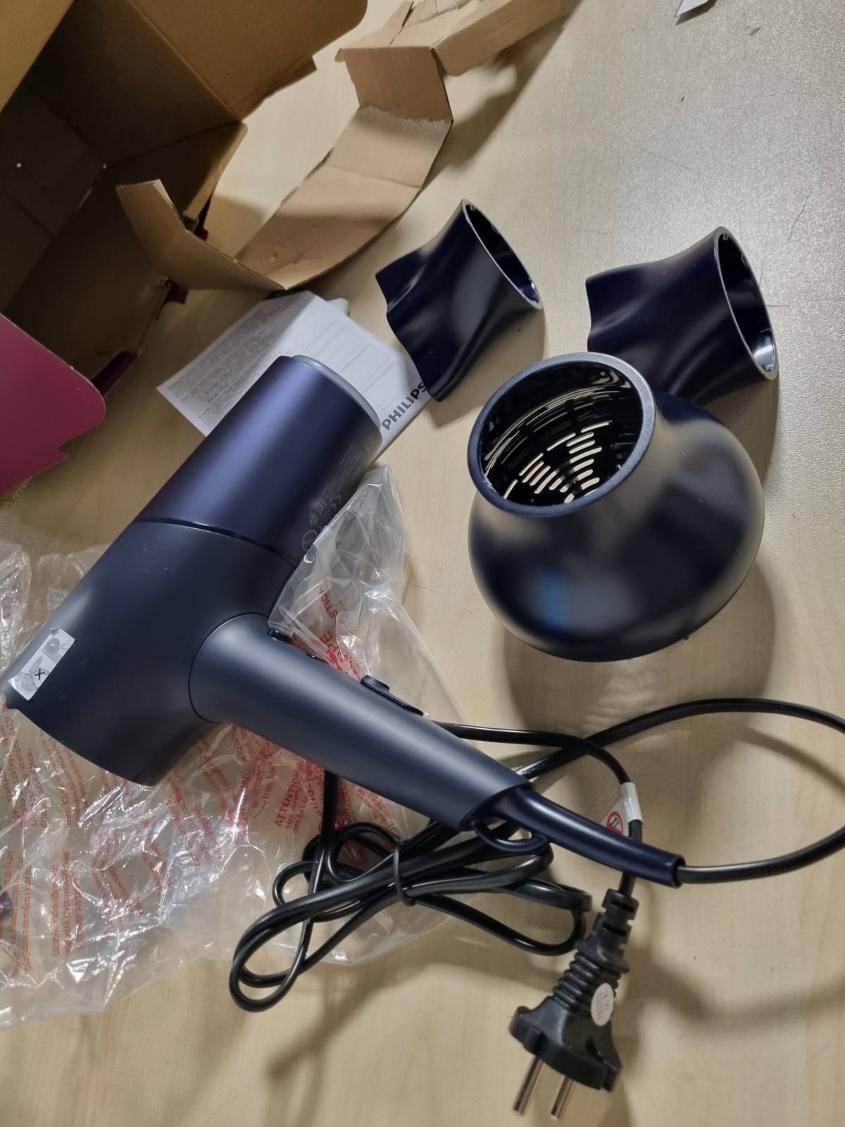 311174 - PHILIPS Tharëse flokësh Seria 5000, 2300W, teknologji ThermoShield, jonike, blu metalike, grykë stilimi 9mm dhe 11mm, difuzor, BHD510/20