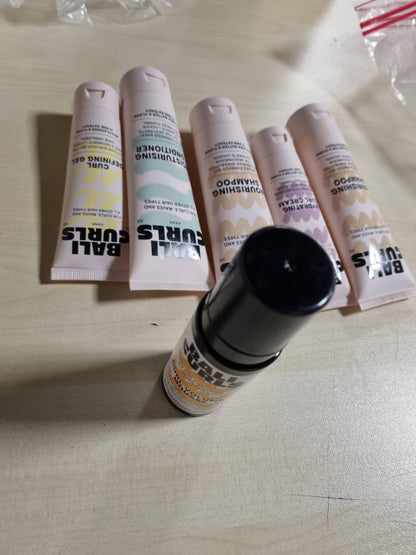 311454 - Set udhëtimi me 4 pjesë Bali Curls për kaçurrela të shëndetshme dhe të përcaktuara – Shampo, Balsam, Krem kaçurrelash dhe Xhel Definues – Set kompakt kujdesi për udhëtime, palestër dhe ekskursione