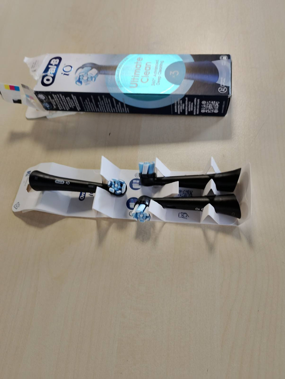 311672 - ORAL-B Koka Zëvendësuese iO Series Ultimate Clean të Zeza, 3 Koka të Rrumbullakëta Origjinale për Furçë Dhëmbësh Elektrike, Qime të Kryqëzuara, Heqje Pllake