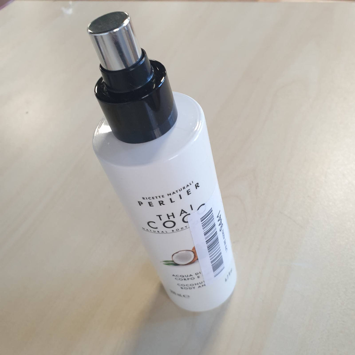 312090 - PERLIER Ujë për Trupin dhe Flokët Thai Coco, 200 ml, Hidraton dhe Parfumon me Freskinë e Ujit të Kokosit, Pa Alkool