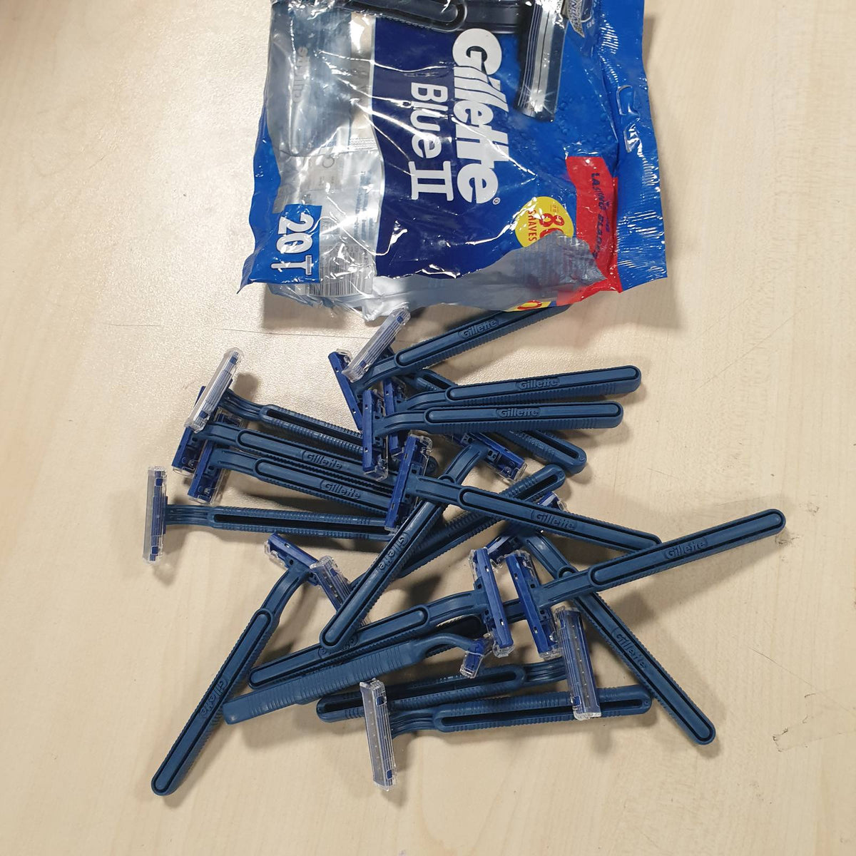 312201 - GILLETTE Brisqe Blueii për Burra, Pako me 20 Brisqe, me Kokë të Fiksuar me 2 Tehe