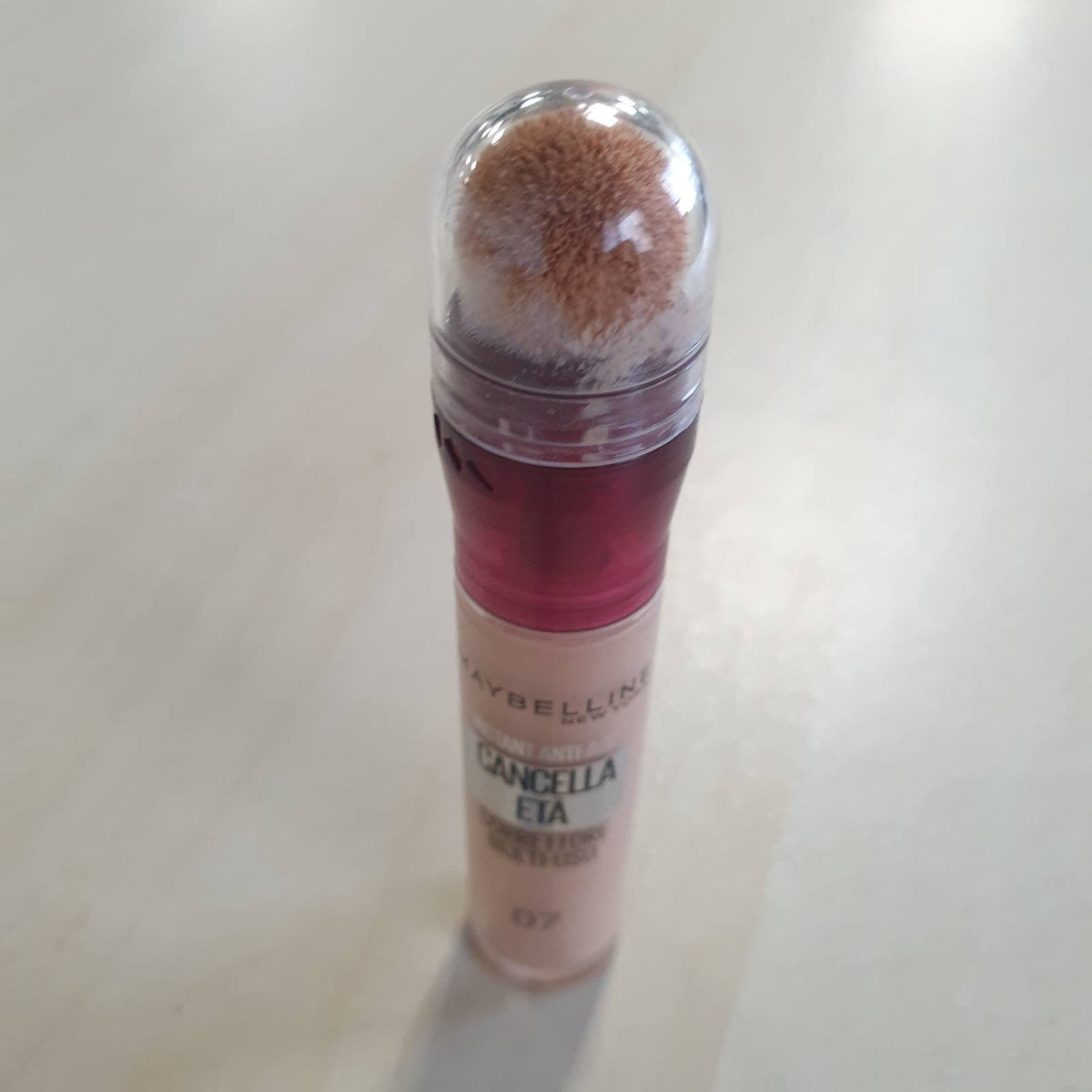 312280 - MAYBELLINE NEW YORK - Korrektor shumëpërdorimësh, Mbulim hidratues dhe i ndërtueshëm, Mbulon papërsosmëritë dhe rrathët e errët nën lëkurë, Me manaferra Goji dhe Haloxyl, Fshin plakjen, Nuanca 07 Sand, 6.8 ml