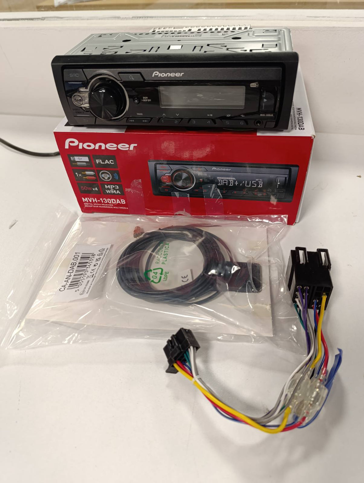 312564 - PIONEER MVH-130DAB-AN, radio makine 1-DIN me RDS dhe DAB+, USB, hyrje AUX, thellësi e vogël instalimi, përfshirë antenën DAB