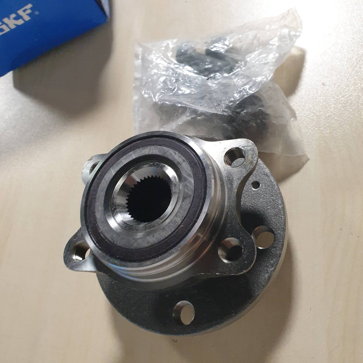 312784 - SKF Kit kushinetash rrotash me sensor ABS të integruar VKBA 3643, Pozicioni: Boshti i përparmë, Lartësia: 103 mm, Gjatësia: 151 mm, Gjerësia: 154 mm