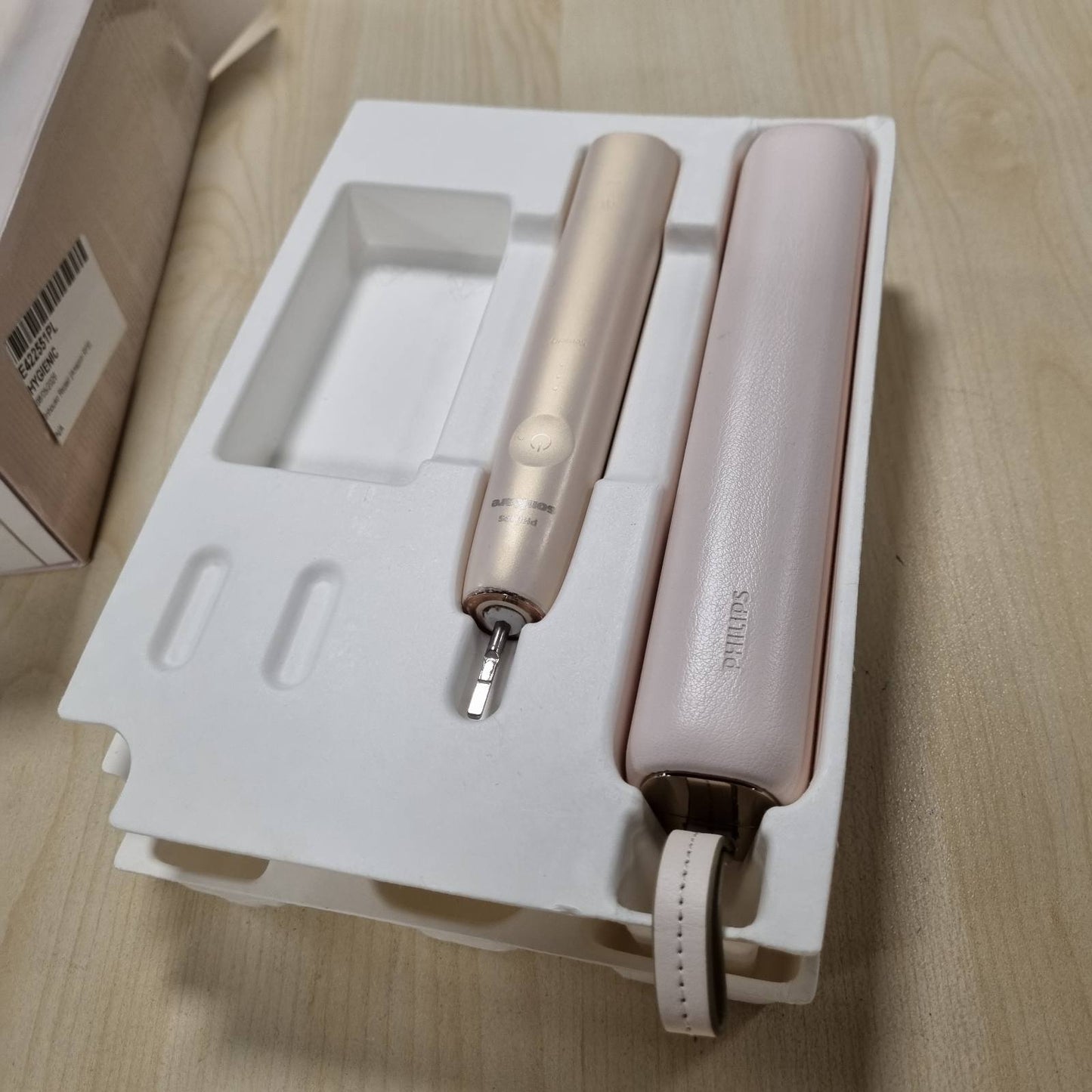 315045 - PHILIPS Furçë dhëmbësh elektrike Sonicare DiamondClean 9900 Prestige, me teknologjinë dhe aplikacionin SenseIQ, 5 mënyra larjeje, 3 nivele intensiteti, çantë udhëtimi, shampanjë, modeli HX9992/44