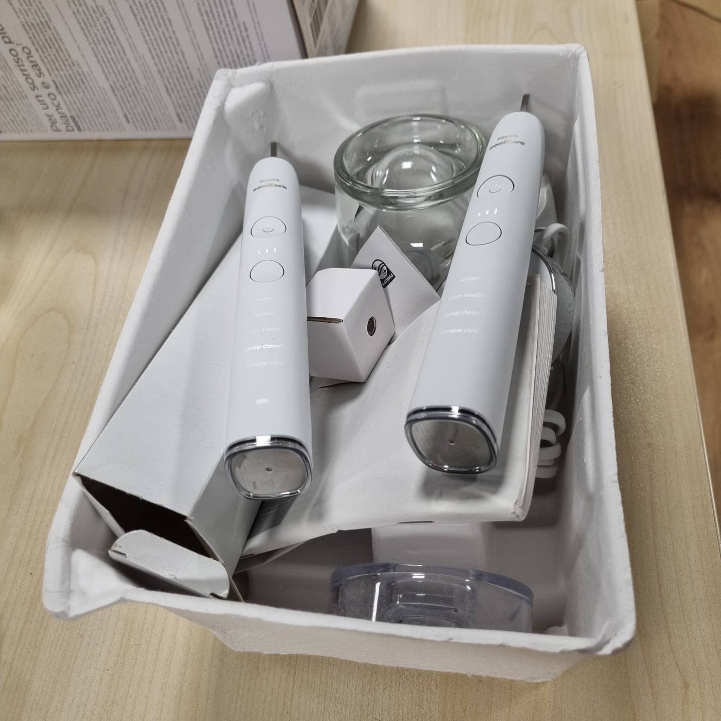 315061 - URÇË DHËMBËSH ELEKTRIKE SONICARE DIAMONDCLEAN 9000, pako me dy pjesë, sensor presioni, 4 mënyra pastrimi, HX9914/62