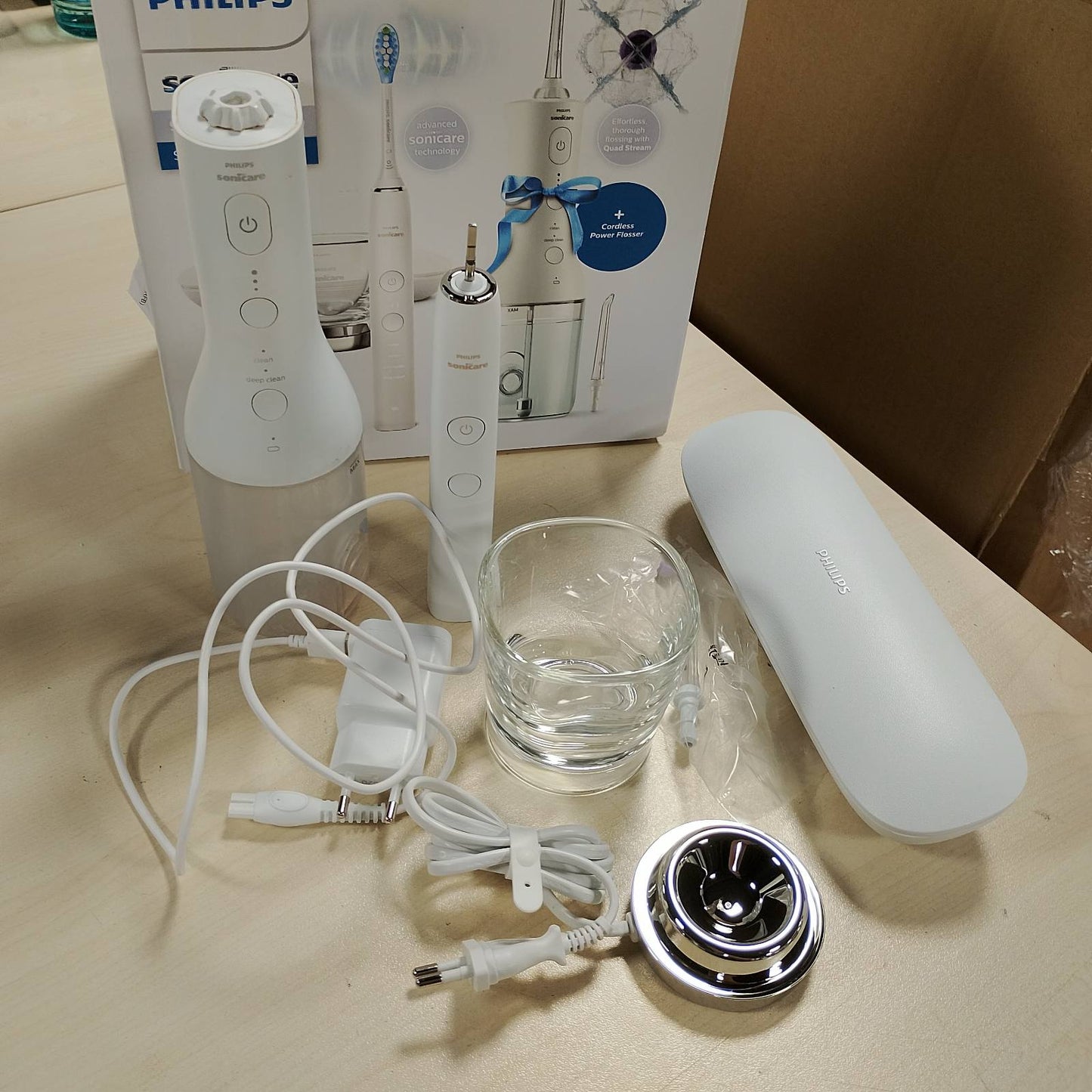 315072 - onicare Power Flosser 3000, pa tel me ujë dhe furçë dhëmbësh elektrike DiamondClean 9000, pastron dhëmbët dhe mishrat e dhëmbëve, HX3886/41