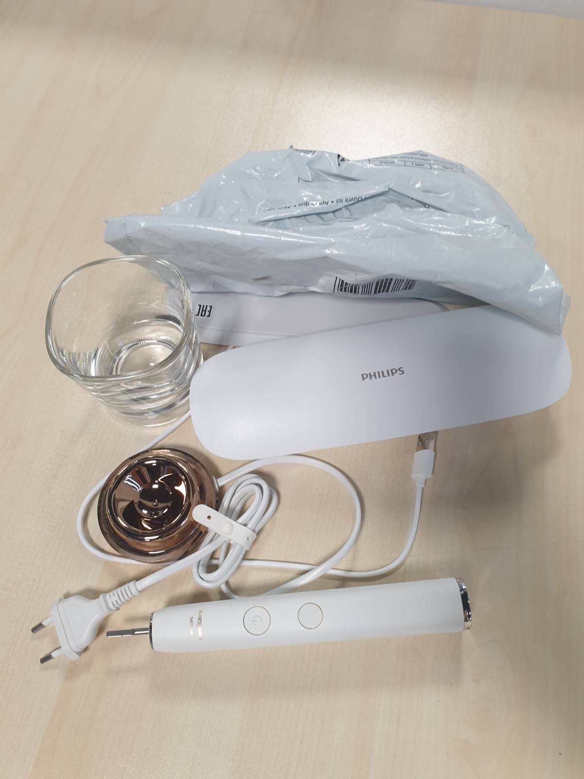 315137 - onicare DiamondClean 9000 - Furçë dhëmbësh elektrike, 4 mënyra larjeje, 3 nivele intensiteti, sensor presioni, lidhje aplikacionesh, kuti udhëtimi USB, ngjyrë rozë ari, HX9911/94