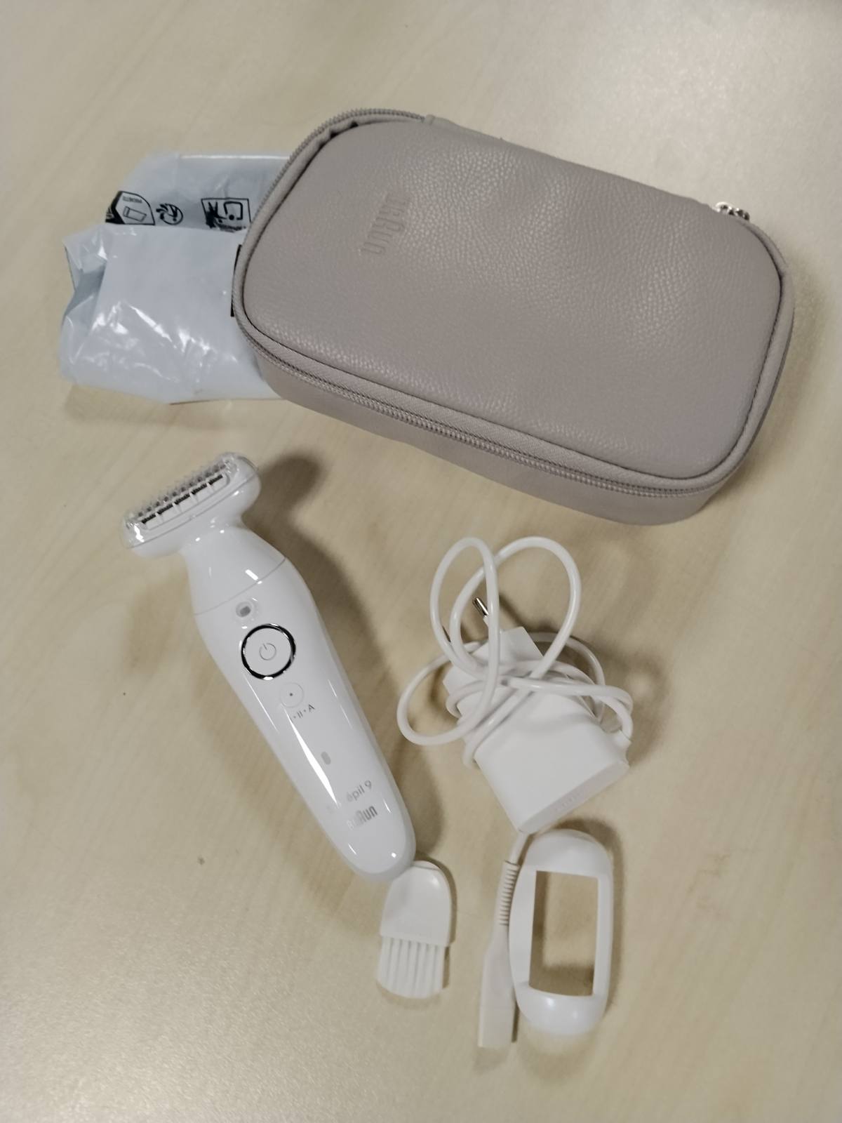 315207 - k-épil 9 9-041, epilator me kokë rrotulluese, rezistent ndaj ujit, me kokë rroje dhe krehër shkurtues, e bardhë/argjendtë