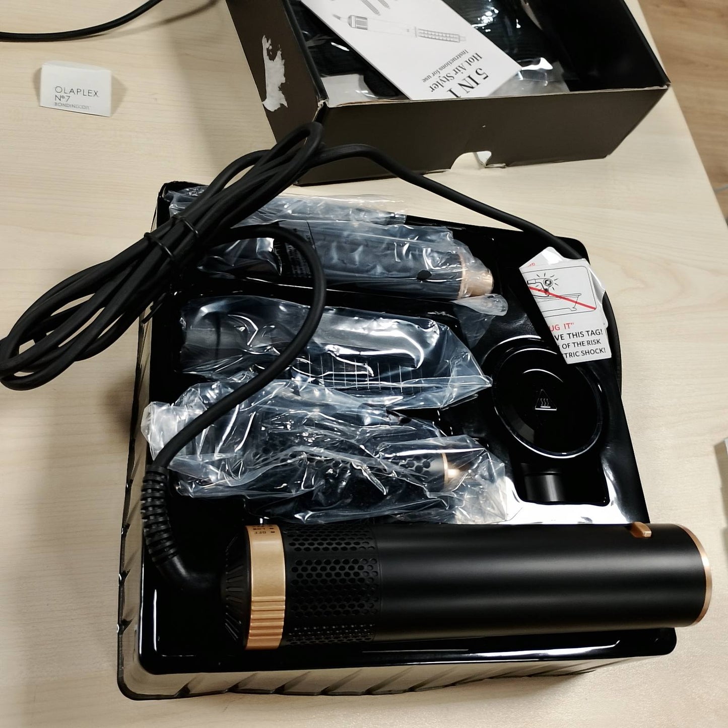 315538 - BABYLISS SMOOTH FINISH 1200 - Furçë me ajër të nxehtë 4-në-1, 1200W, Teknologji Jonike dhe Qeramike, 4 aksesorë, E zezë/Rozë, AS122E