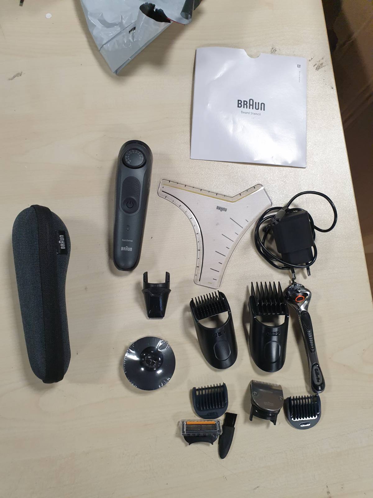 315626 - BRAUN Prerëse mjekre Series 7, elektrike për burra, 8 aksesorë, Teh ProBlade ultra i mprehtë, Jetëgjatësi baterie 100-minutëshe, 40 cilësime gjatësie, BT7441, e zezë.
