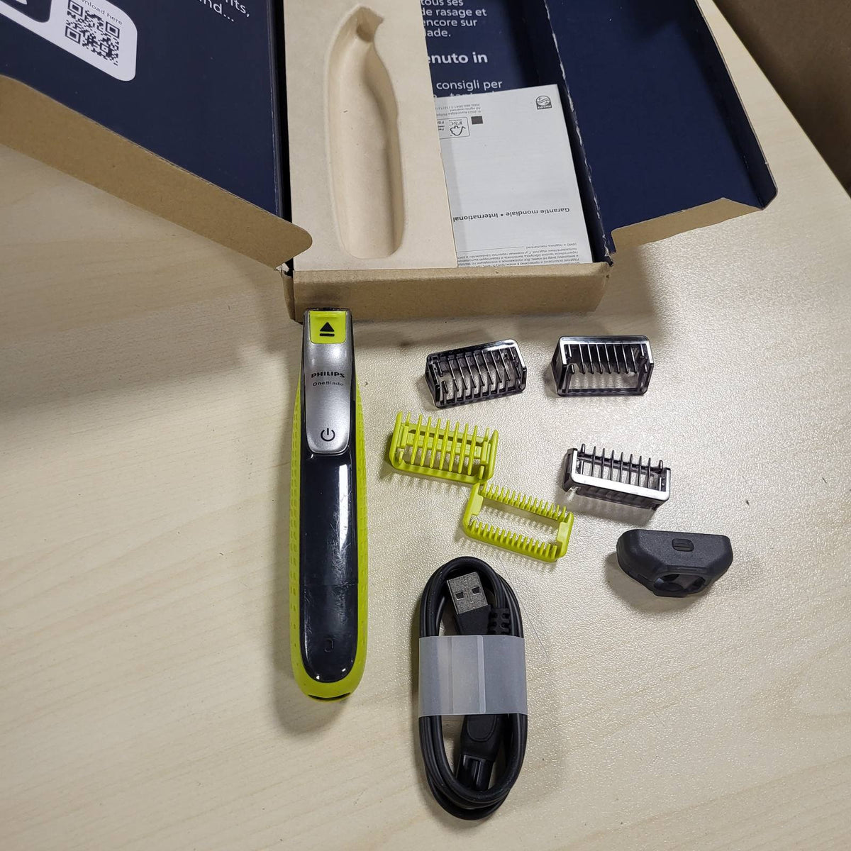 315735 - PHILIPS Berber OneBlade 360, Makinë rroje dhe shkurtuese elektrike për fytyrën dhe trupin, 3 tehe 360, 3 krehër për mjekër (1.3.5 inç), 1 komplet trupi, model QP2824/31
